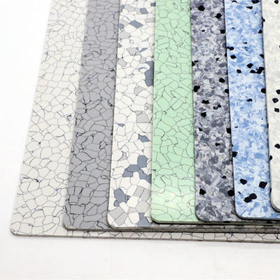 Αντιστατικό ελαστικό στρώμα ESD που προσφέρει ηλεκτροστατικό έλεγχο εκκένωσης και άνετη λύση δαπέδου για σταθμούς εργασίας